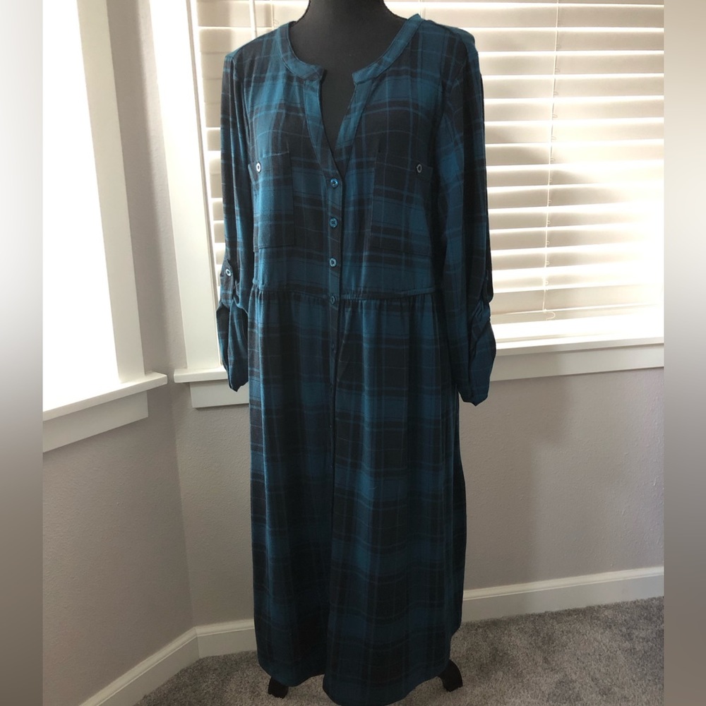 Blk and teal muted plaid midi dress. 3/4 length sleeves. Torrid size 1.